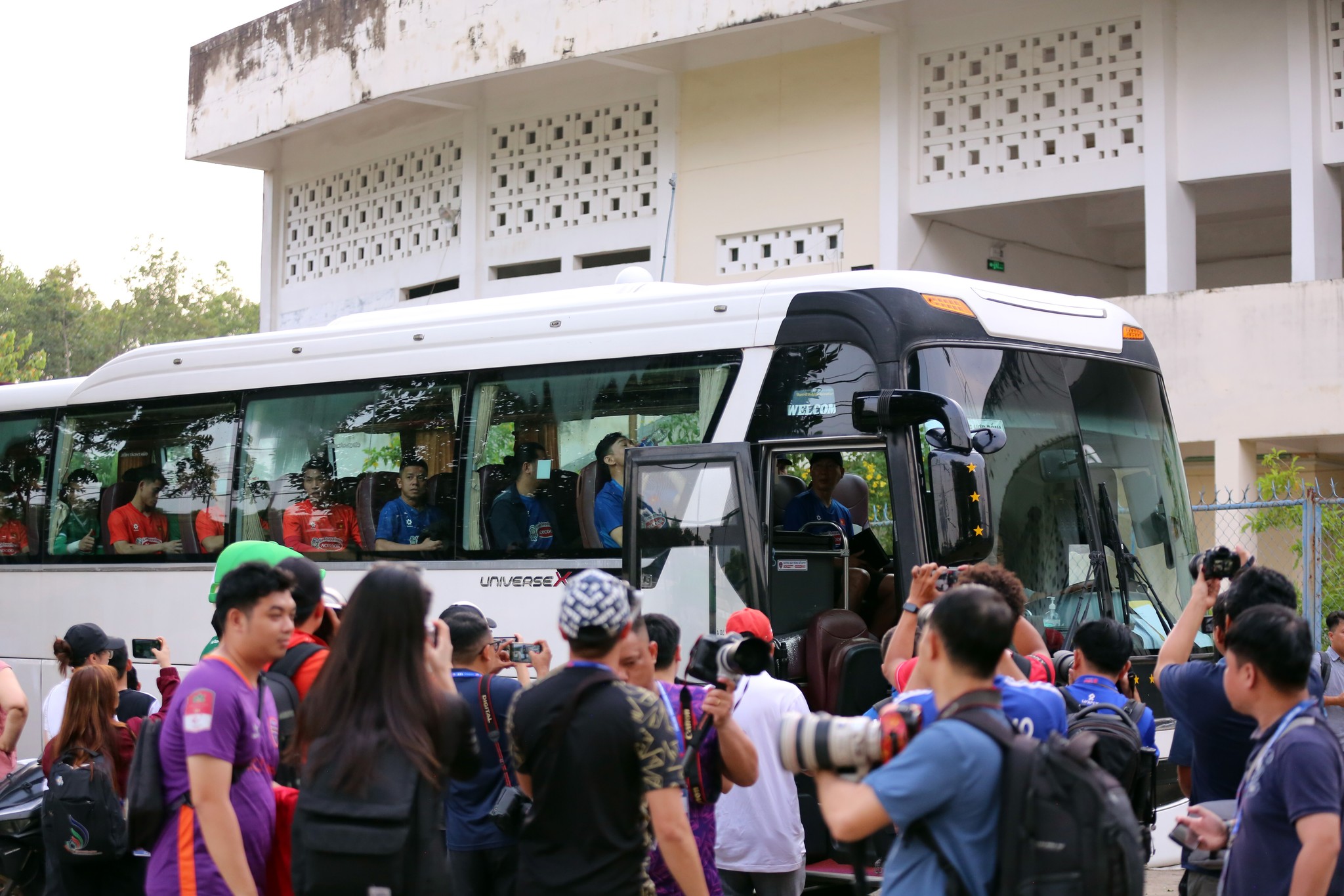 Sốt vé trận Việt Nam đấu Lào: Chọn sân Bình Dương thay Mỹ Đình, nước cờ hay của VFF- Ảnh 1. Sốt vé trận Việt Nam đấu Lào: Chọn sân Bình Dương thay Mỹ Đình, nước cờ hay của VFF- Ảnh 1.