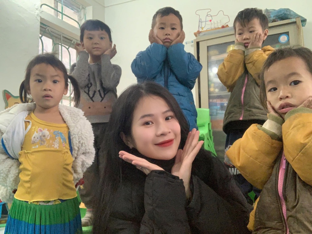 Chuyện xúc động đằng sau video cô giáo xinh đẹp bật khóc gây sốt mạng - 2 Chuyện xúc động đằng sau video cô giáo xinh đẹp bật khóc gây sốt mạng - 2