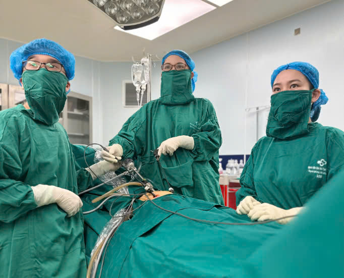 Cô gái trẻ 20 tuổi có 2 khối u lớn ở cả 2 bên buồng trứng- Ảnh 1. Cô gái trẻ 20 tuổi có 2 khối u lớn ở cả 2 bên buồng trứng- Ảnh 1.