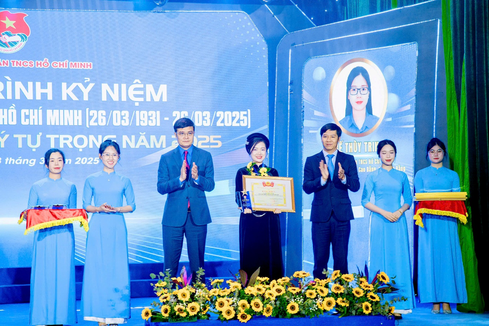 Cô giáo 9X người Tày mang Thanh âm cuộc sống đến với học sinh vùng cao - 1 Cô giáo 9X người Tày mang Thanh âm cuộc sống đến với học sinh vùng cao - 1