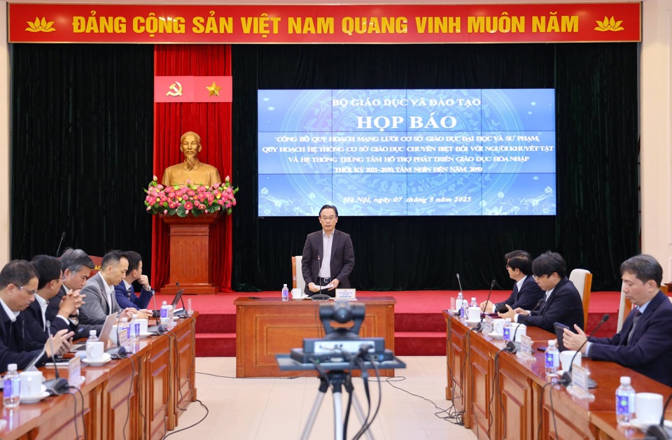 Quang cảnh buổi họp báo.