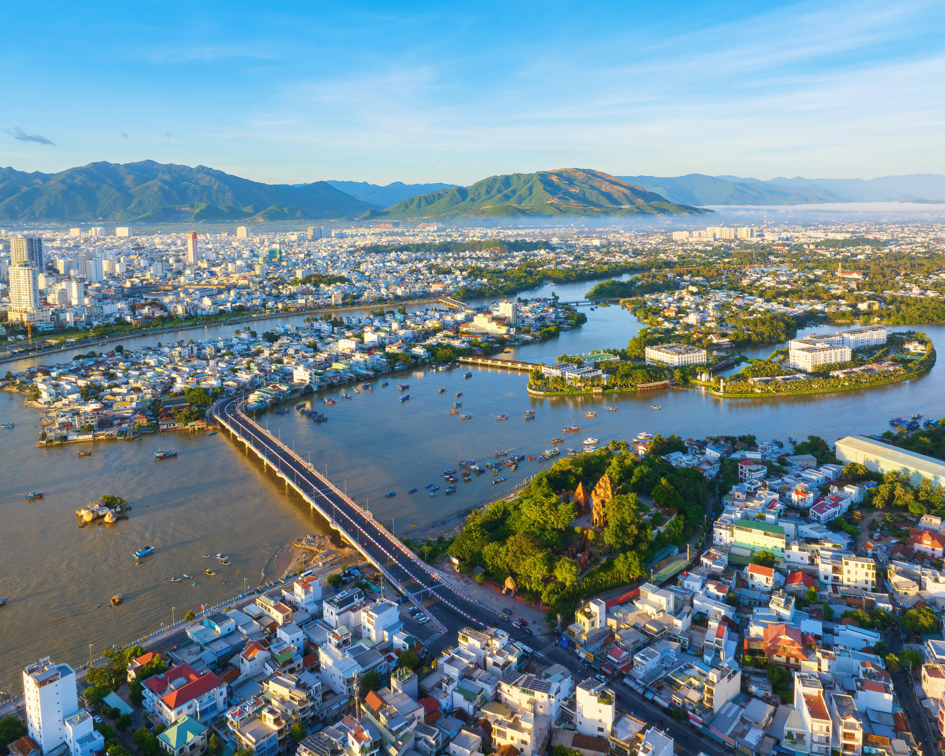 Cửa Cù Huân, một vùng trời biển hữu tình- Ảnh 1. Cửa Cù Huân, một vùng trời biển hữu tình- Ảnh 1.