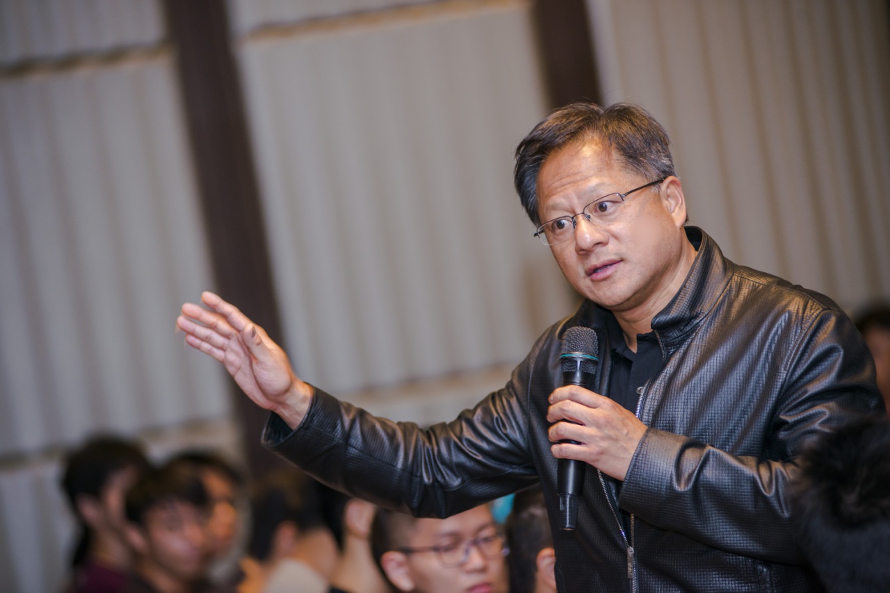 ceo nvidia cuoc cach mang robot hinh nguoi dang den gan hon ban nghi hinh 1