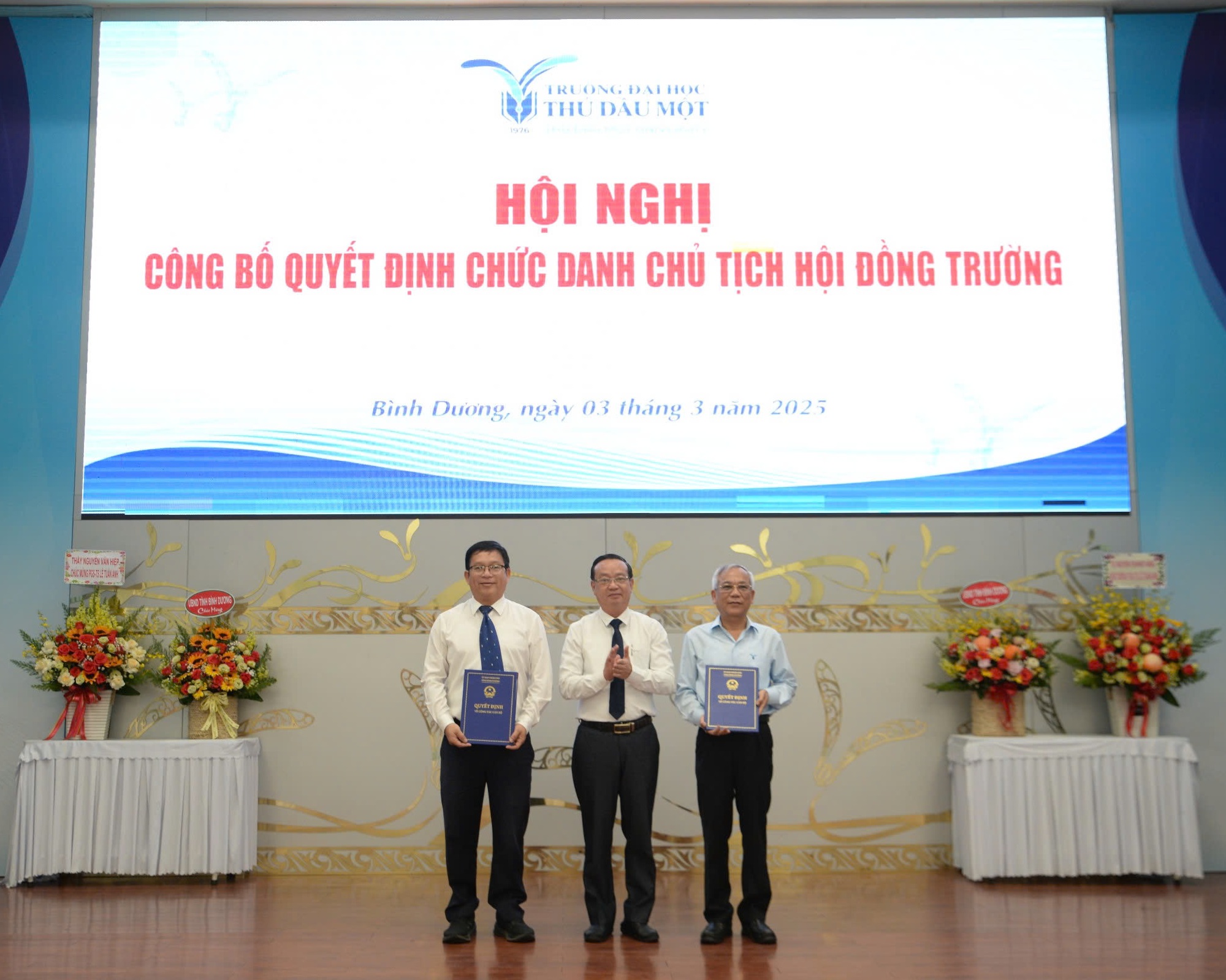 Cựu phó hiệu trưởng trở lại làm chủ tịch hội đồng Trường đại học Thủ Dầu Một - Ảnh 1.