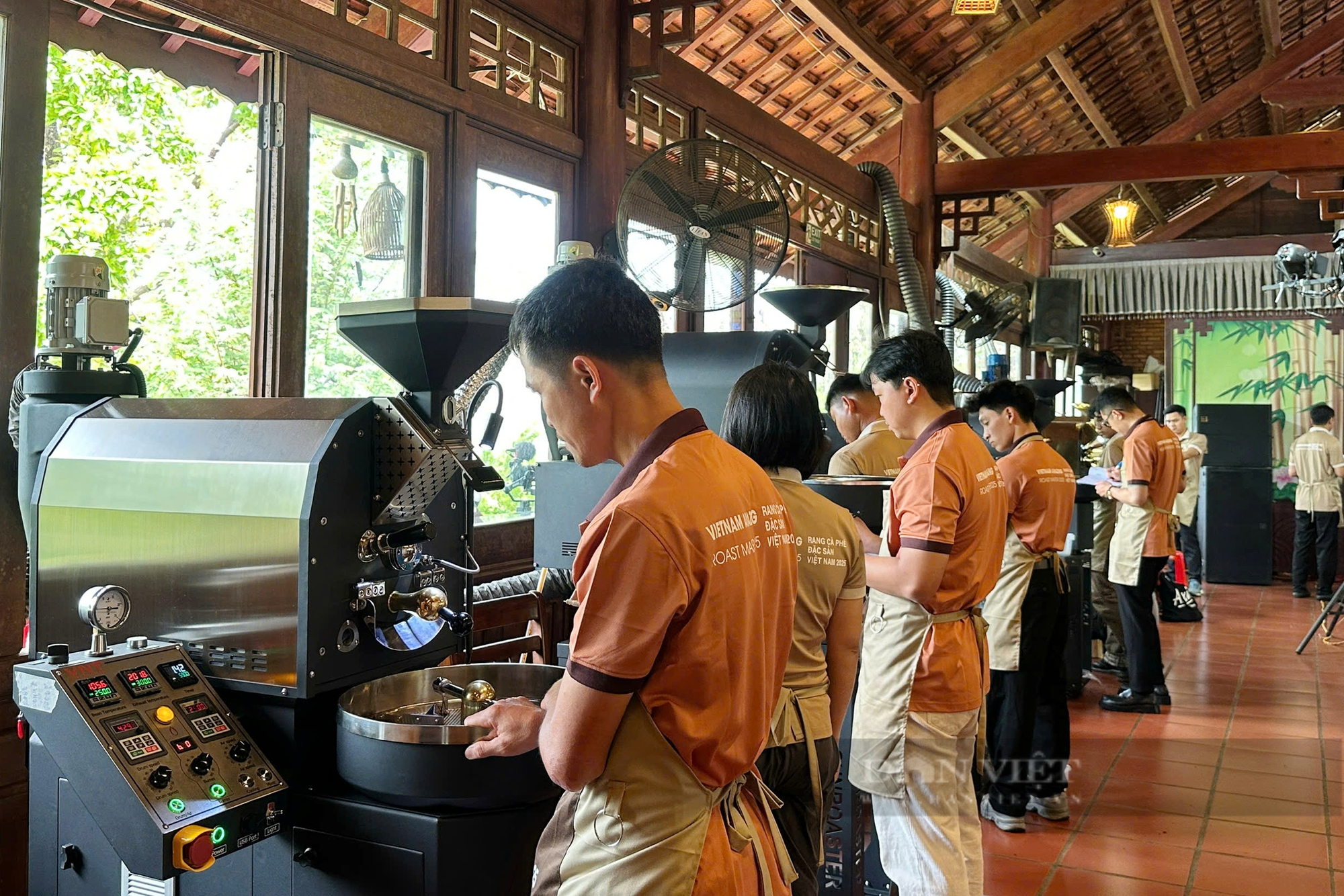 Tìm ra người rang Cà phê Đặc Sản ngon nhất Việt Nam - Ảnh 1.