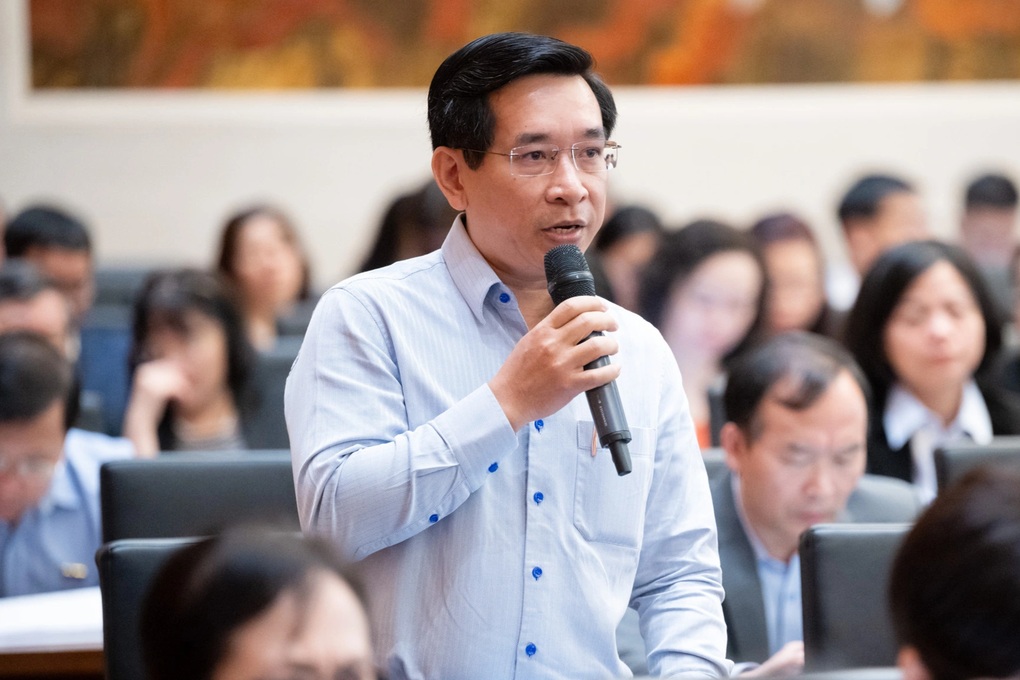 Đại biểu gợi ý đốt thẻ Visa cho người âm thay vì đống vàng mã - 2 Đại biểu gợi ý đốt thẻ Visa cho người âm thay vì đống vàng mã - 2