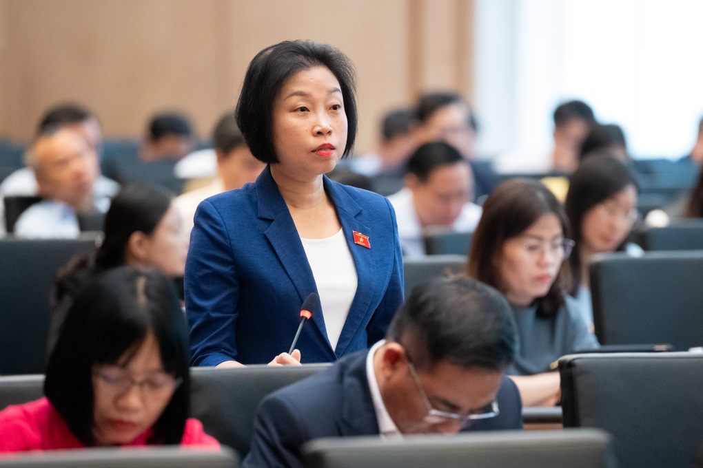 Đại biểu gợi ý đốt thẻ Visa cho người âm thay vì đống vàng mã - 1 Đại biểu gợi ý đốt thẻ Visa cho người âm thay vì đống vàng mã - 1