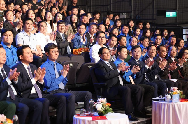 Tham dự buổi lễ có Uỷ viên Bộ Chính trị, Thủ tướng Chính phủ Phạm Minh Chính và các lãnh đạo ban, bộ, ngành TƯ, TƯ Đoàn TNCS Hồ Chí Minh. 