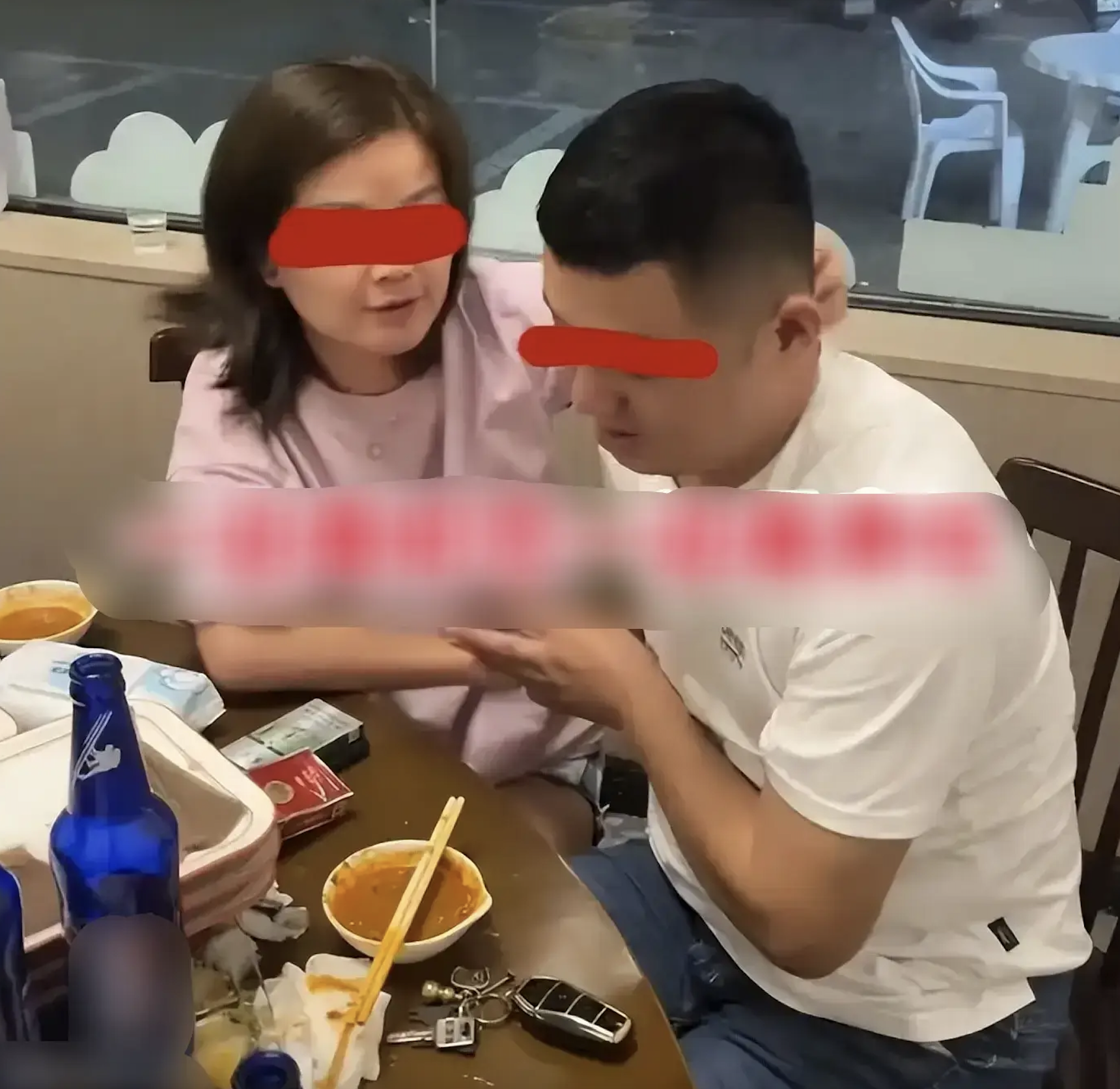 "Đến tuổi đó rồi, còn đi họp lớp để gặp người yêu cũ làm cái gì nữa?" - câu chuyện đang khiến cả MXH Trung Quốc bức xúc- Ảnh 1. "Đến tuổi đó rồi, còn đi họp lớp để gặp người yêu cũ làm cái gì nữa?" - câu chuyện đang khiến cả MXH Trung Quốc bức xúc- Ảnh 1.