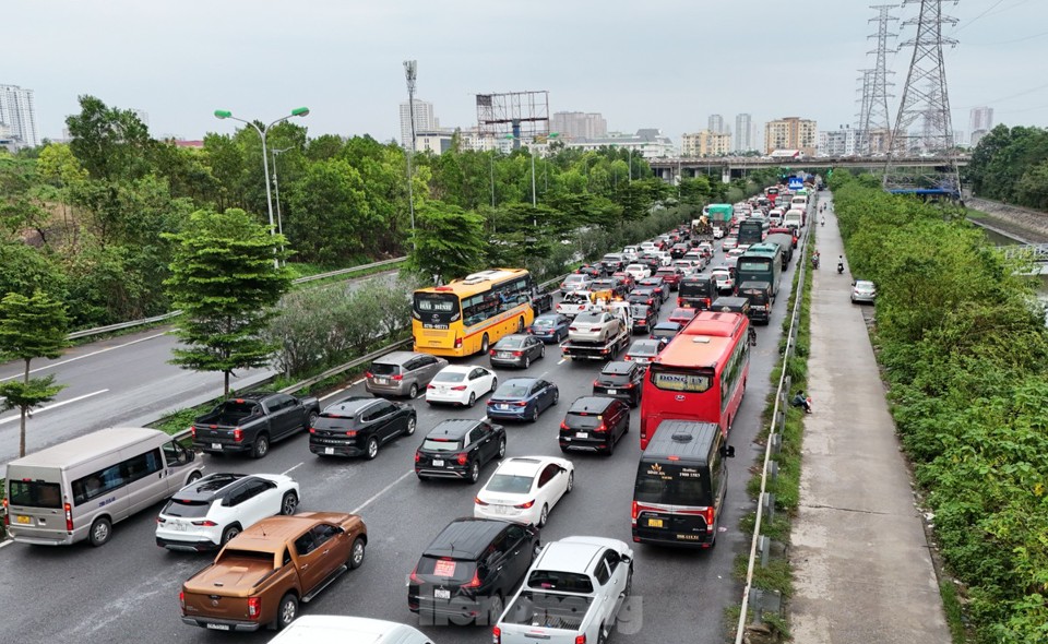 Cảnh thường ngày trên cao tốc Pháp Vân - Cầu Giẽ. Ảnh TA