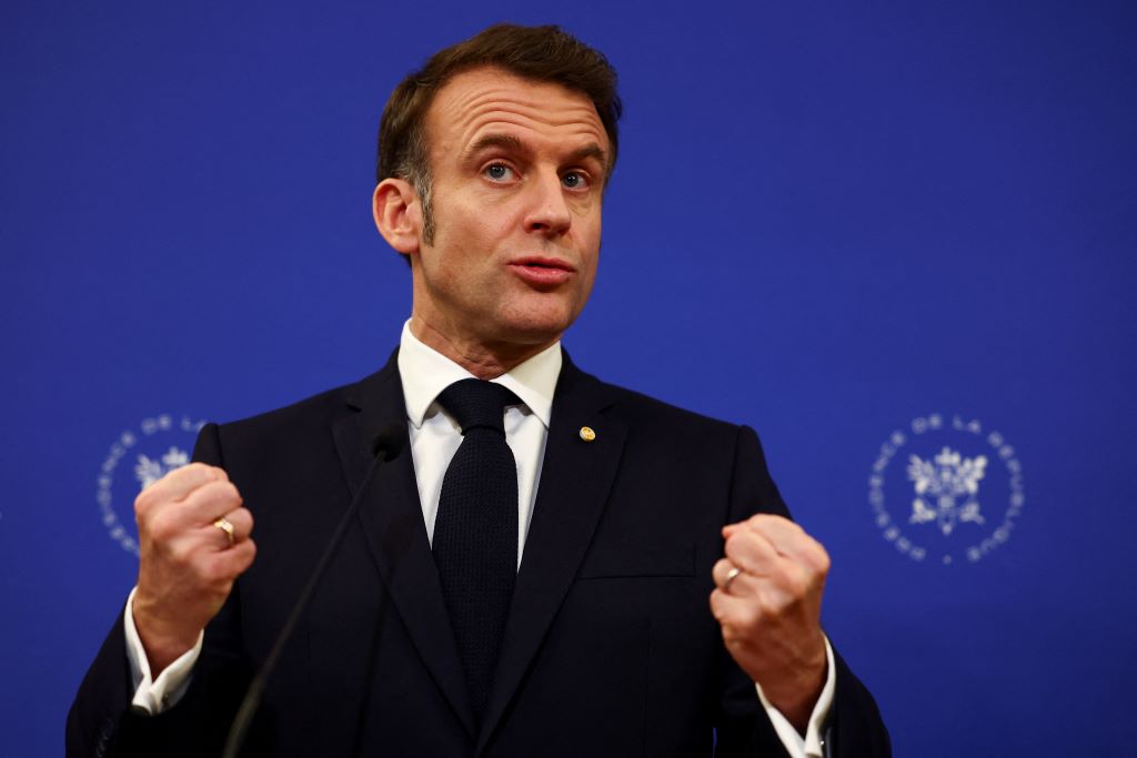 Macron says EU will impose reciprocal tariffs on US steel and aluminium - Ảnh 1.