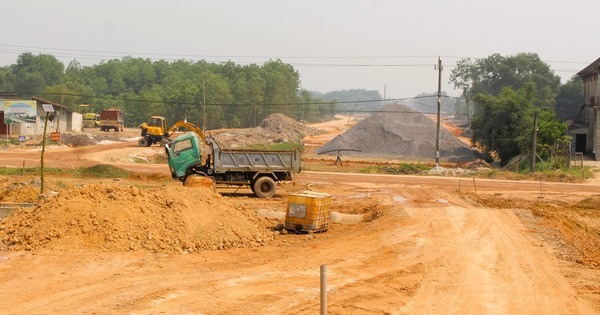 Dự án Cảng hàng không Quảng Trị: Gỡ vướng mặt bằng, di dời đường điện, trạm BTS- Ảnh 1. Dự án Cảng hàng không Quảng Trị: Gỡ vướng mặt bằng, di dời đường điện, trạm BTS- Ảnh 1.