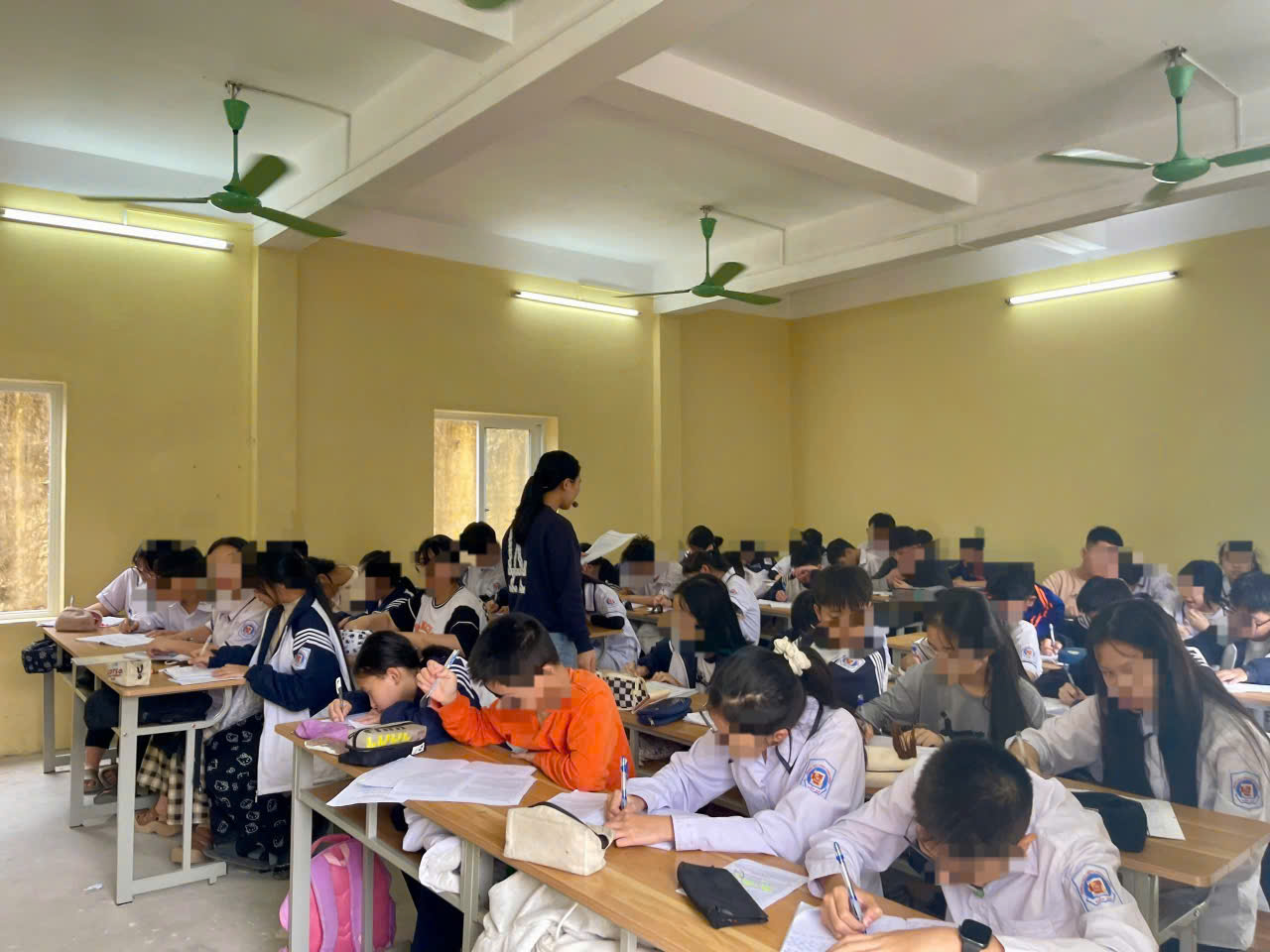Hải Phòng chỉ đạo làm rõ thông tin lách luật dạy thêm ở điểm trường xí nghiệp - Ảnh 1.