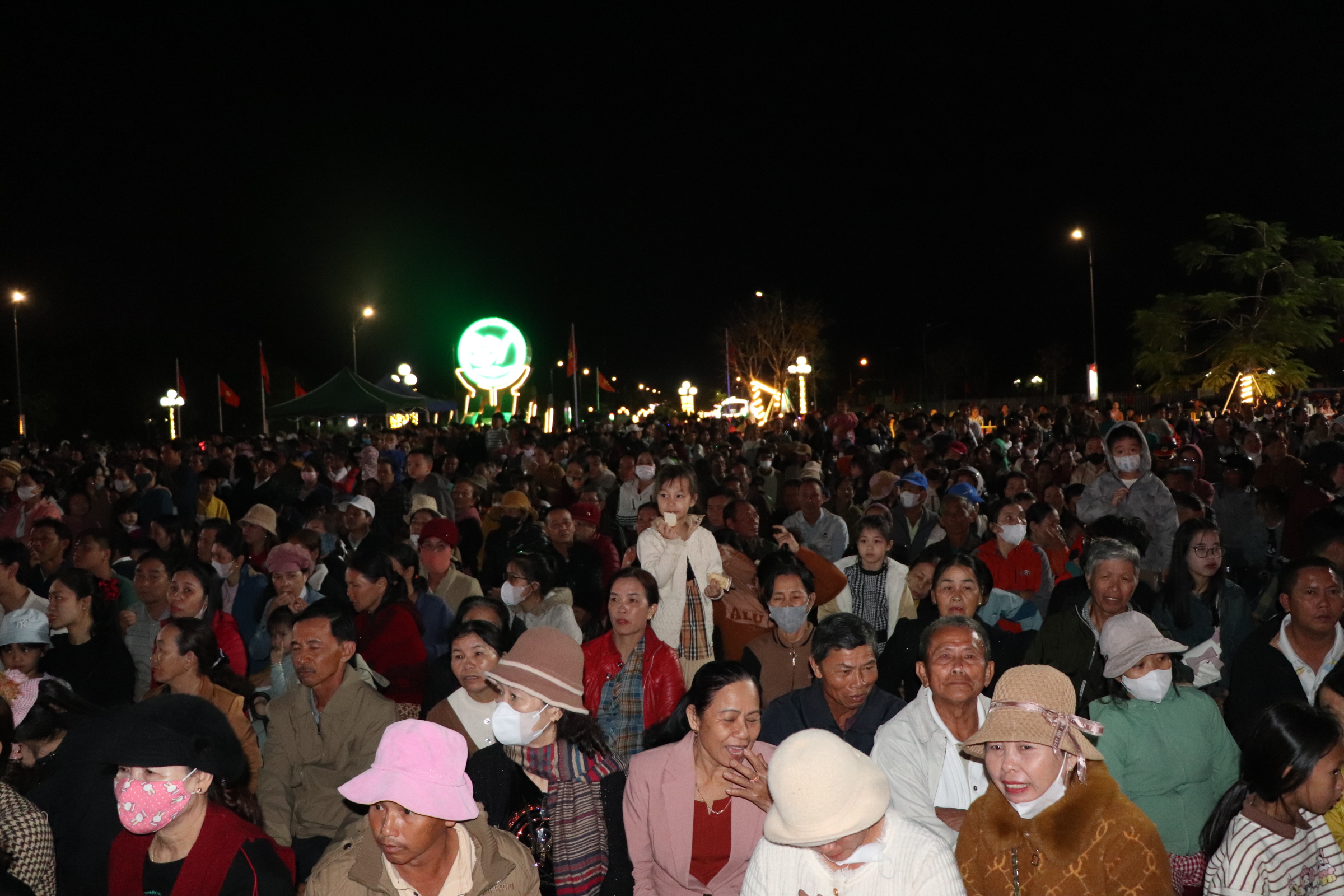 Hàng ngàn người dự lễ kỷ niệm 20 năm thành lập huyện Phú Ninh- Ảnh 1.