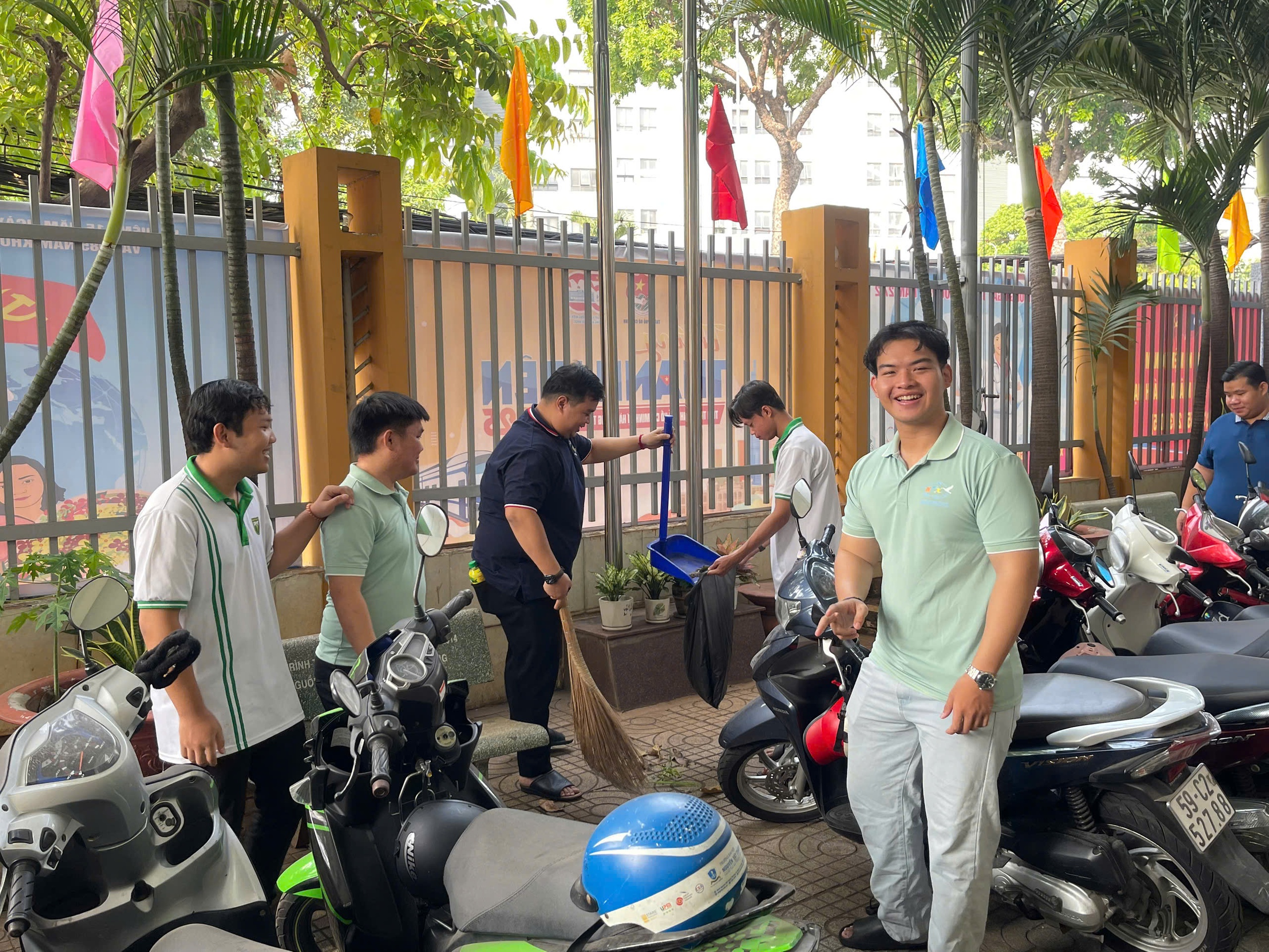 Hành động đẹp từ ngày hội 