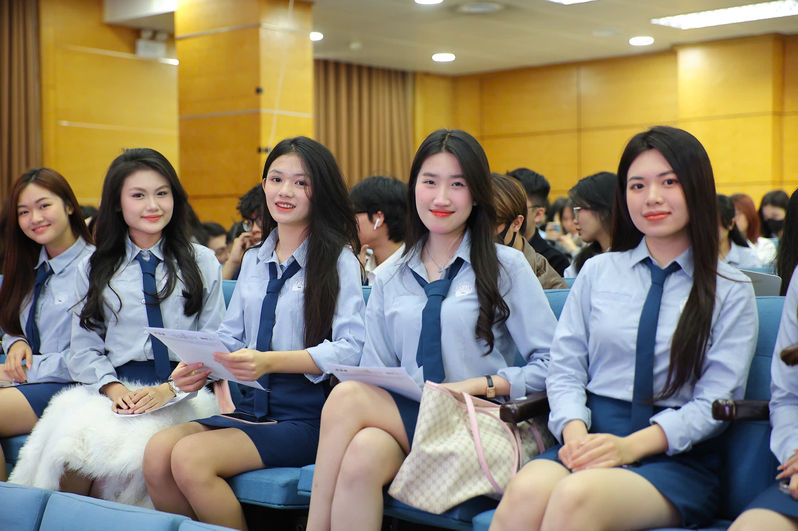 Tuyển sinh ĐH 2025: Học viện Ngoại giao dùng 12 tổ hợp xét tuyển- Ảnh 1. Tuyển sinh ĐH 2025: Học viện Ngoại giao dùng 12 tổ hợp xét tuyển- Ảnh 1.