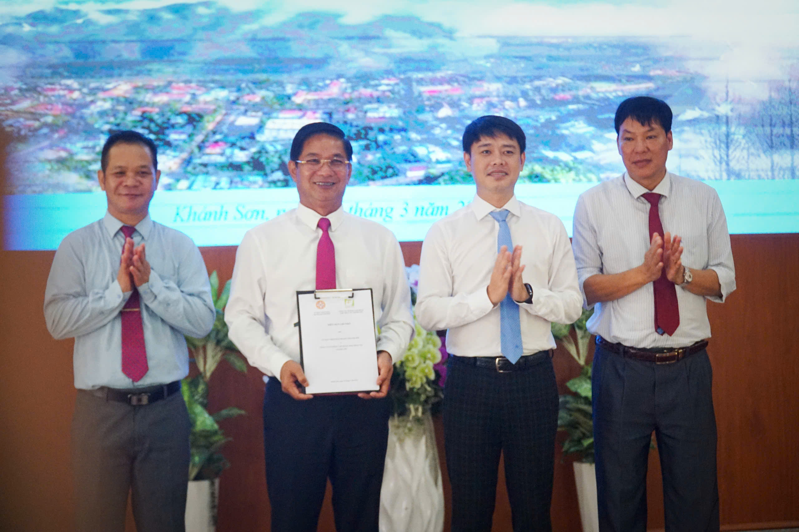 Quy hoạch huyện miền núi ở Khánh Hòa là tiểu đô thị sinh thái núi rừng - Ảnh 1. quy hoạch - Ảnh 1.