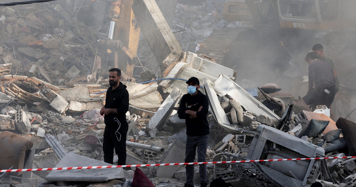 Israel lần đầu không kích thủ đô Li Băng kể từ lệnh ngừng bắn - Ảnh 1.