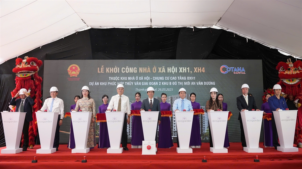 Các đại biểu nhấn nút khởi công Dự án
