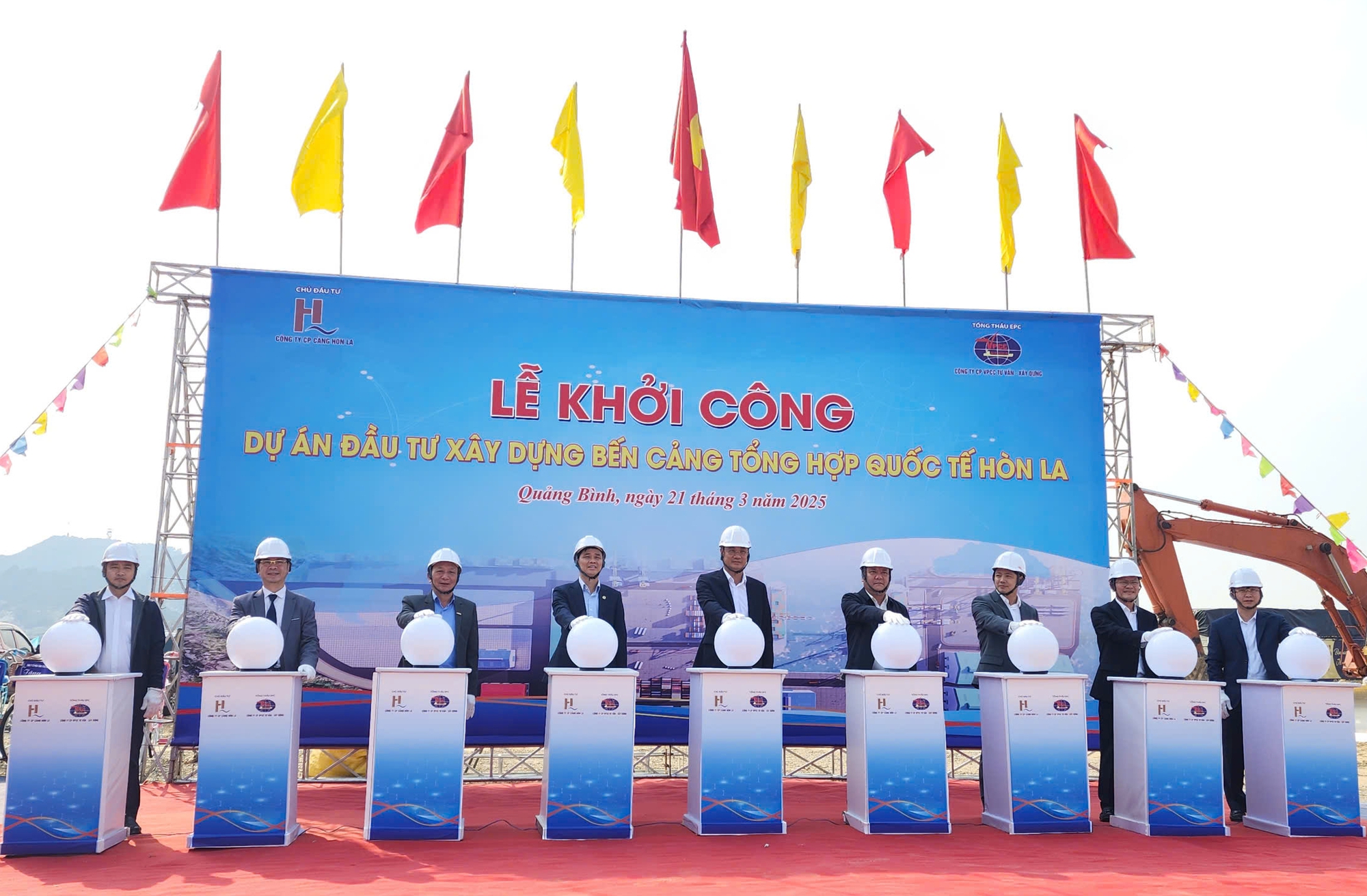 Khởi công bến cảng 2.300 tỷ đồng, kết nối Quảng Bình với quốc tế- Ảnh 1. Khởi công bến cảng 2.300 tỷ đồng, kết nối Quảng Bình với quốc tế- Ảnh 1.