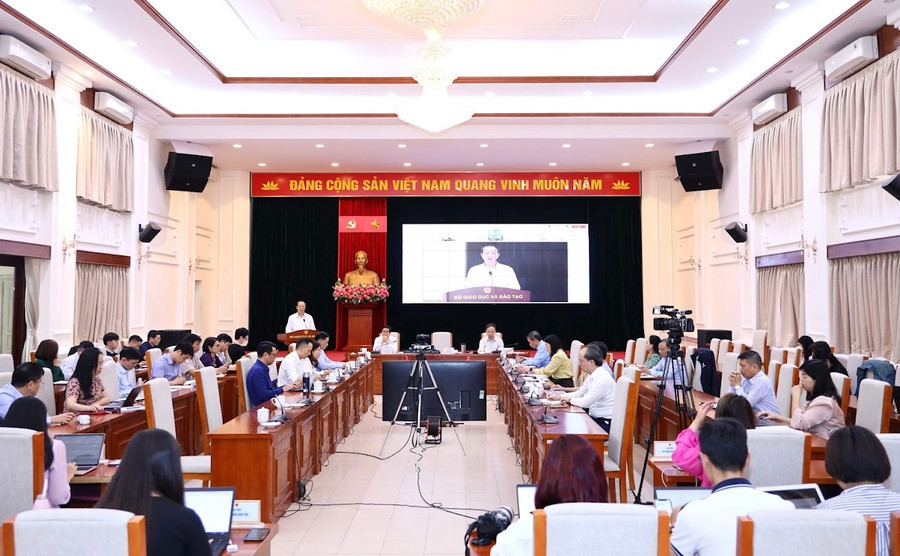 Các đại biểu tham dự hội nghị.