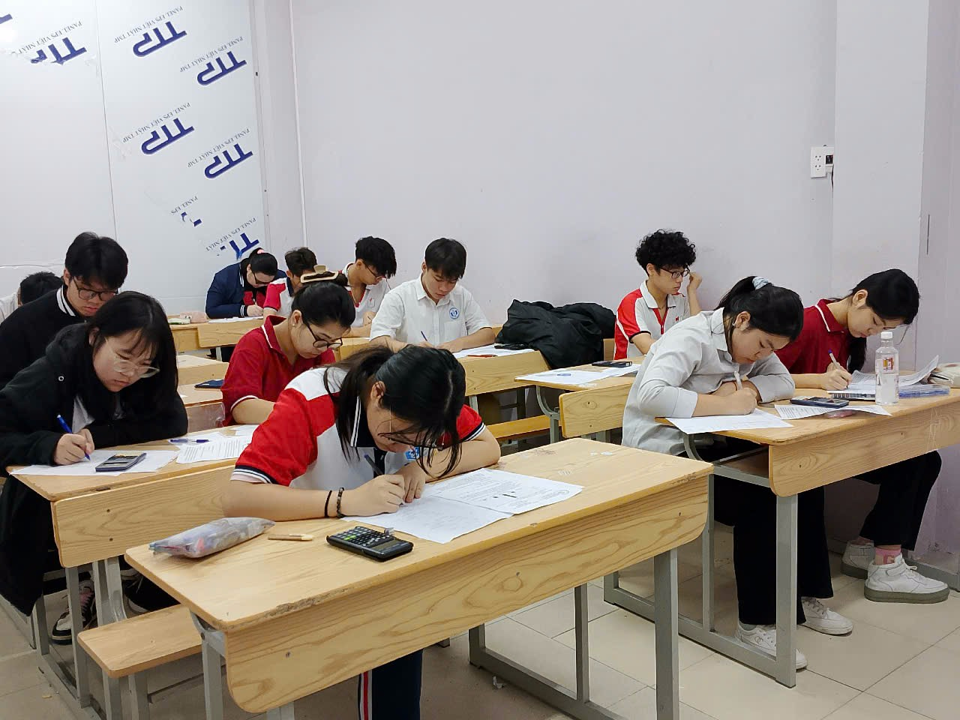 Năm 2025 là năm đầu tiên học sinh lớp 9 và lớp 12 thi theo chương trình mới.