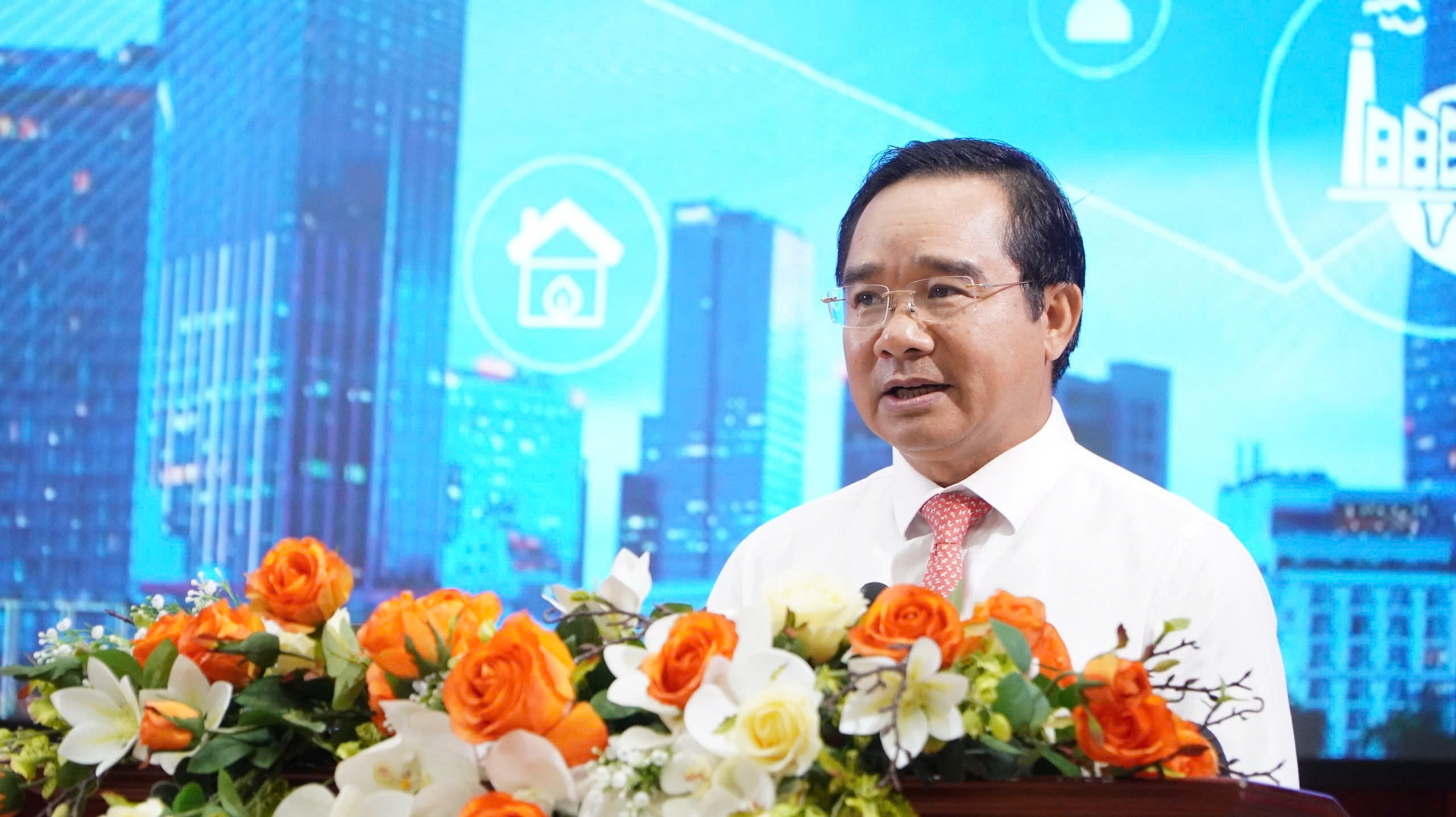 Kinh tế TP HCM có sự phát triển vượt bậc trong 50 năm qua- Ảnh 1. Kinh tế TP HCM có sự phát triển vượt bậc trong 50 năm qua- Ảnh 1.