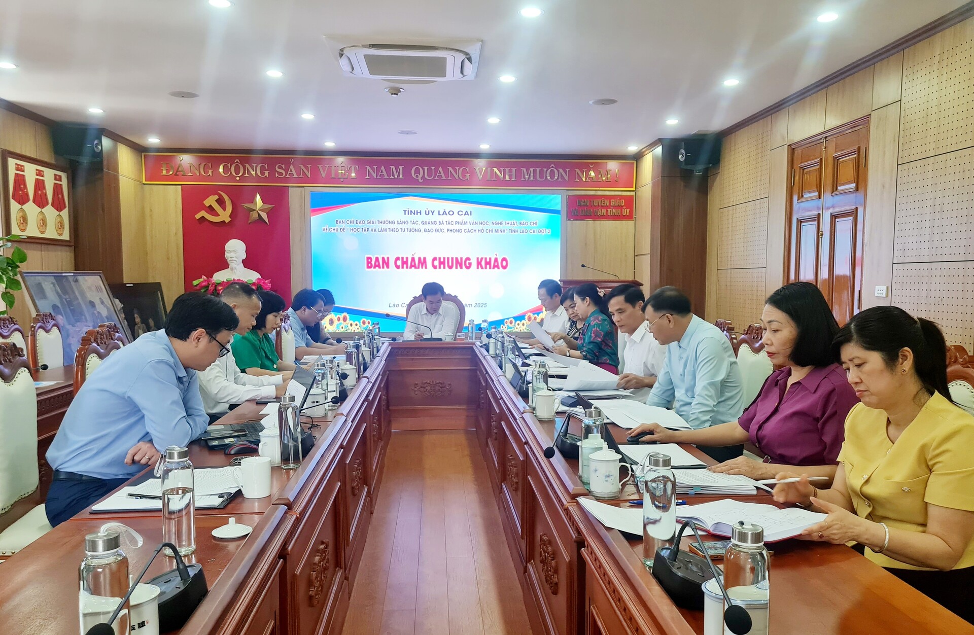 lao cai to chuc cham chung khao giai thuong ve tu tuong ho chi minh hinh 1