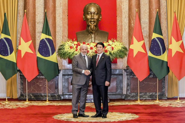 Liên đoàn Bóng đá Việt Nam và Liên đoàn Bóng đá Brazil ký bản ghi nhớ về hợp tác bóng đá - Ảnh 1. Liên đoàn Bóng đá Việt Nam và Liên đoàn Bóng đá Brazil ký bản ghi nhớ về hợp tác bóng đá - Ảnh 1.