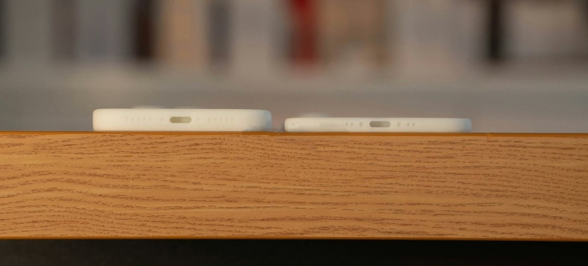 Lộ ảnh mô hình iPhone 17 Air mỏng ấn tượng bên cạnh iPhone 17 Pro - Ảnh 1.