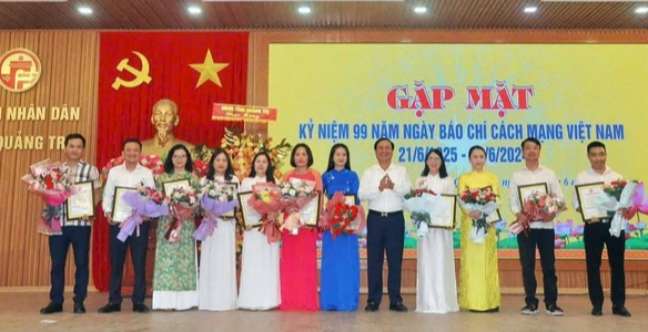 Lạt sự kiện kỷ niệm 100 năm Báo chí cách mạng tại Quảng Trị- Ảnh 2. Lạt sự kiện kỷ niệm 100 năm Báo chí cách mạng tại Quảng Trị- Ảnh 2.
