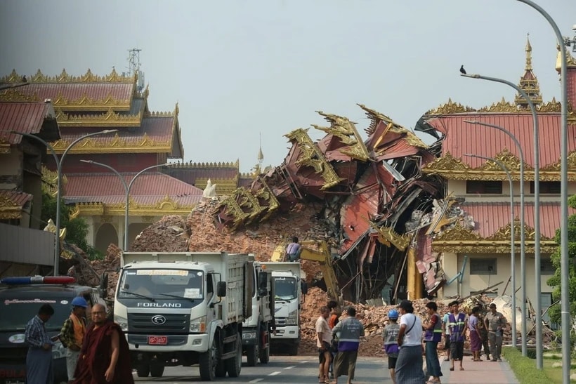 Cảnh đổ nát sau trận động đất tại Mandalay, Myanmar. (Ảnh: THX/TTXVN)