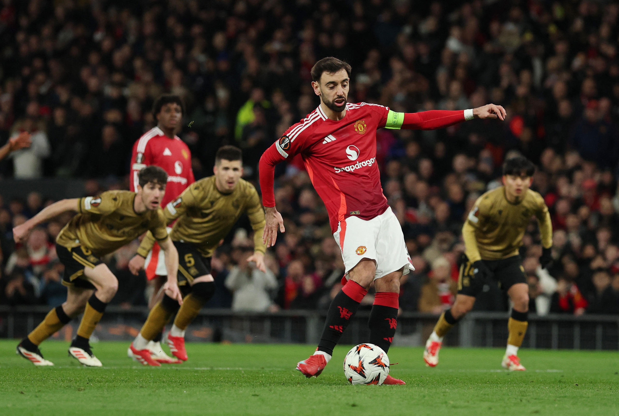 M.U rực sáng cơ hội vô địch Europa League, Bruno Fernandes sắm vai người hùng - Ảnh 1. M.U rực sáng cơ hội vô địch Europa League, Bruno Fernandes sắm vai người hùng - Ảnh 1.