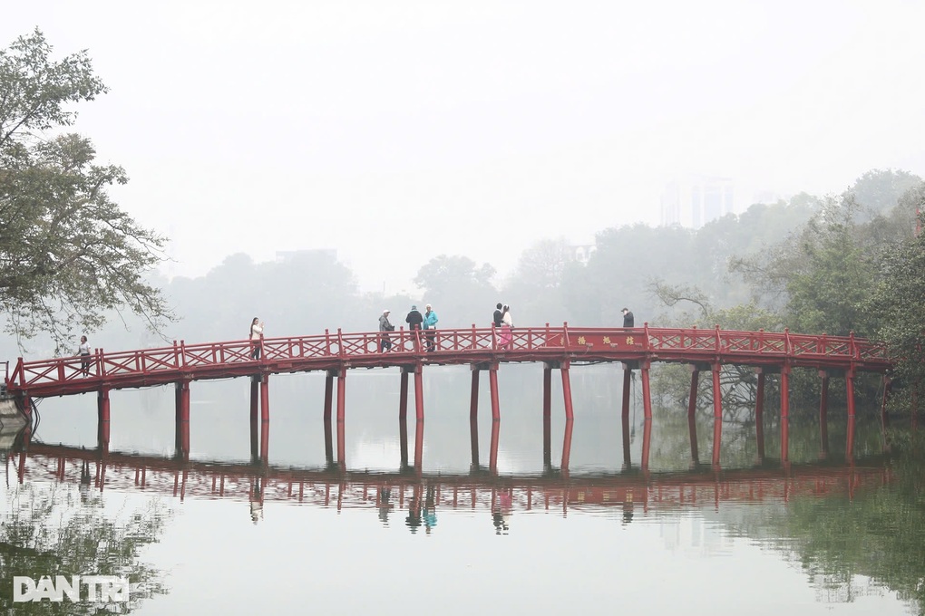 Miền Bắc nồm ẩm trước khi đón không khí lạnh cường độ mạnh - 1 Miền Bắc nồm ẩm trước khi đón không khí lạnh cường độ mạnh - 1