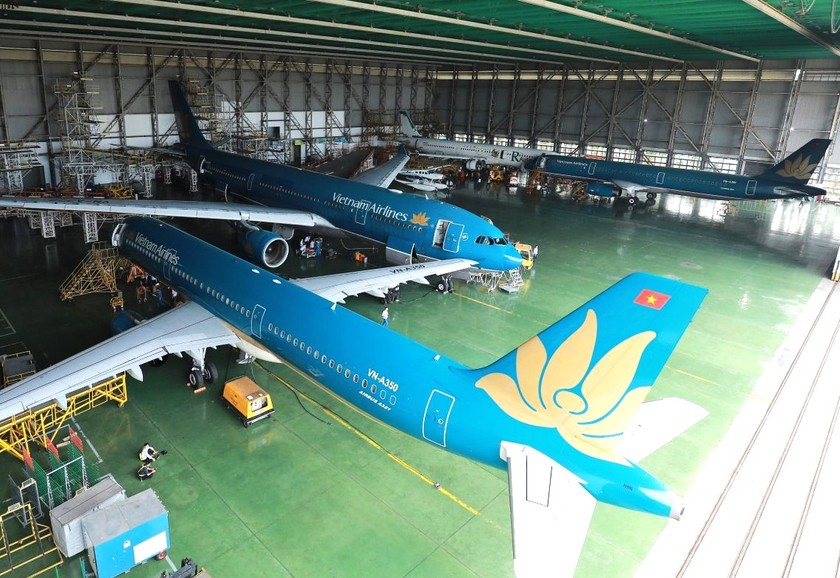 Tàu bay bảo dưỡng tại 1 hangar của Vietnam Airlines.