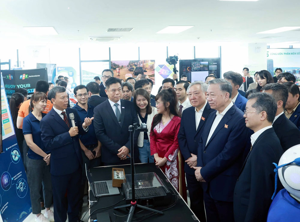 Tổng Bí thư Tô Lâm thăm Công viên Phần mềm Đà Nẵng số 2. Ảnh: TTXVN Tổng Bí thư Tô Lâm thăm Công viên Phần mềm Đà Nẵng số 2. Ảnh: TTXVN