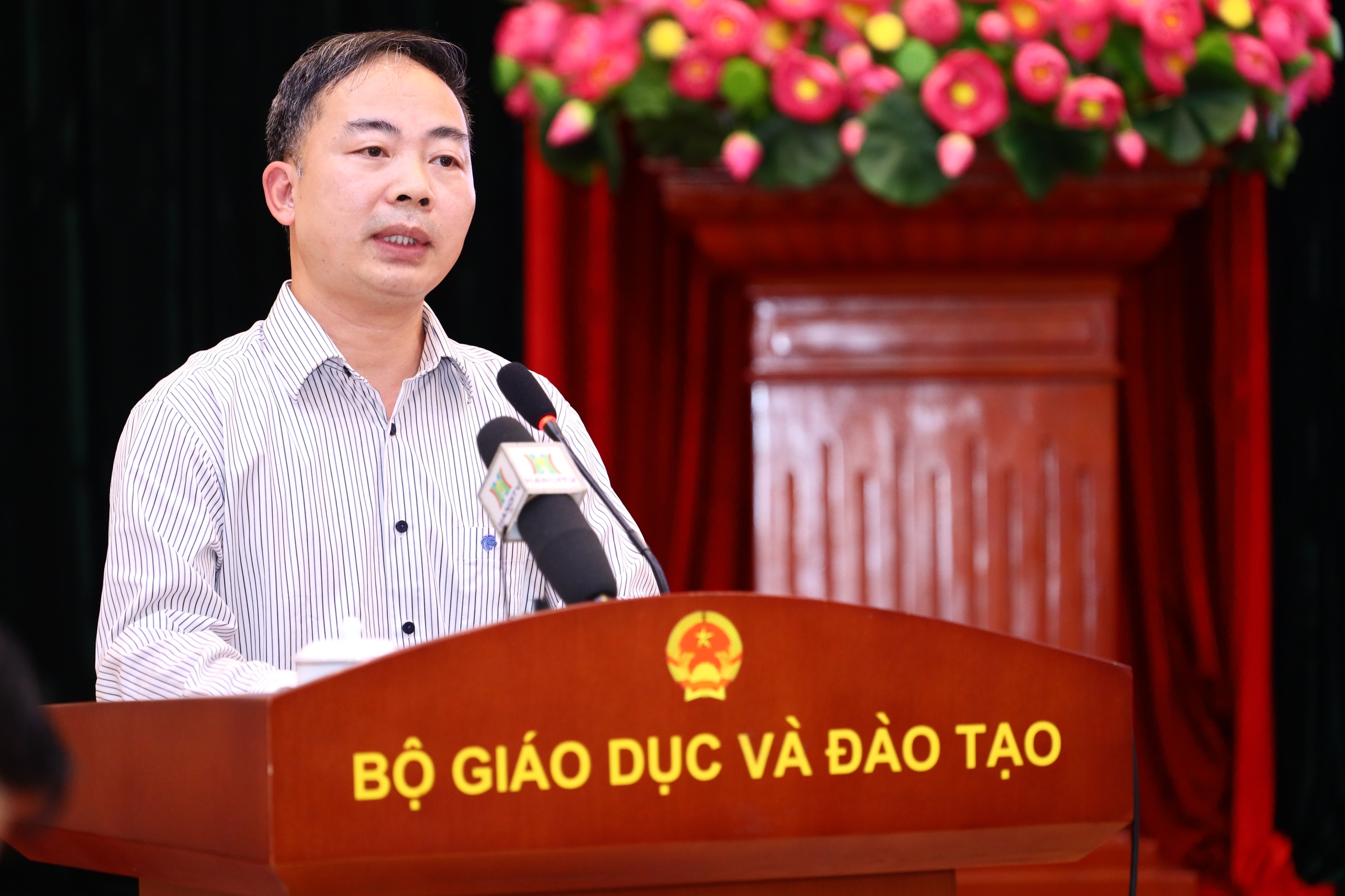 Thi tốt nghiệp THPT 2025: Một môn tự chọn thi ở hai khung giờ - Ảnh 1. Thi tốt nghiệp THPT 2025: Một môn tự chọn thi ở hai khung giờ - Ảnh 1.