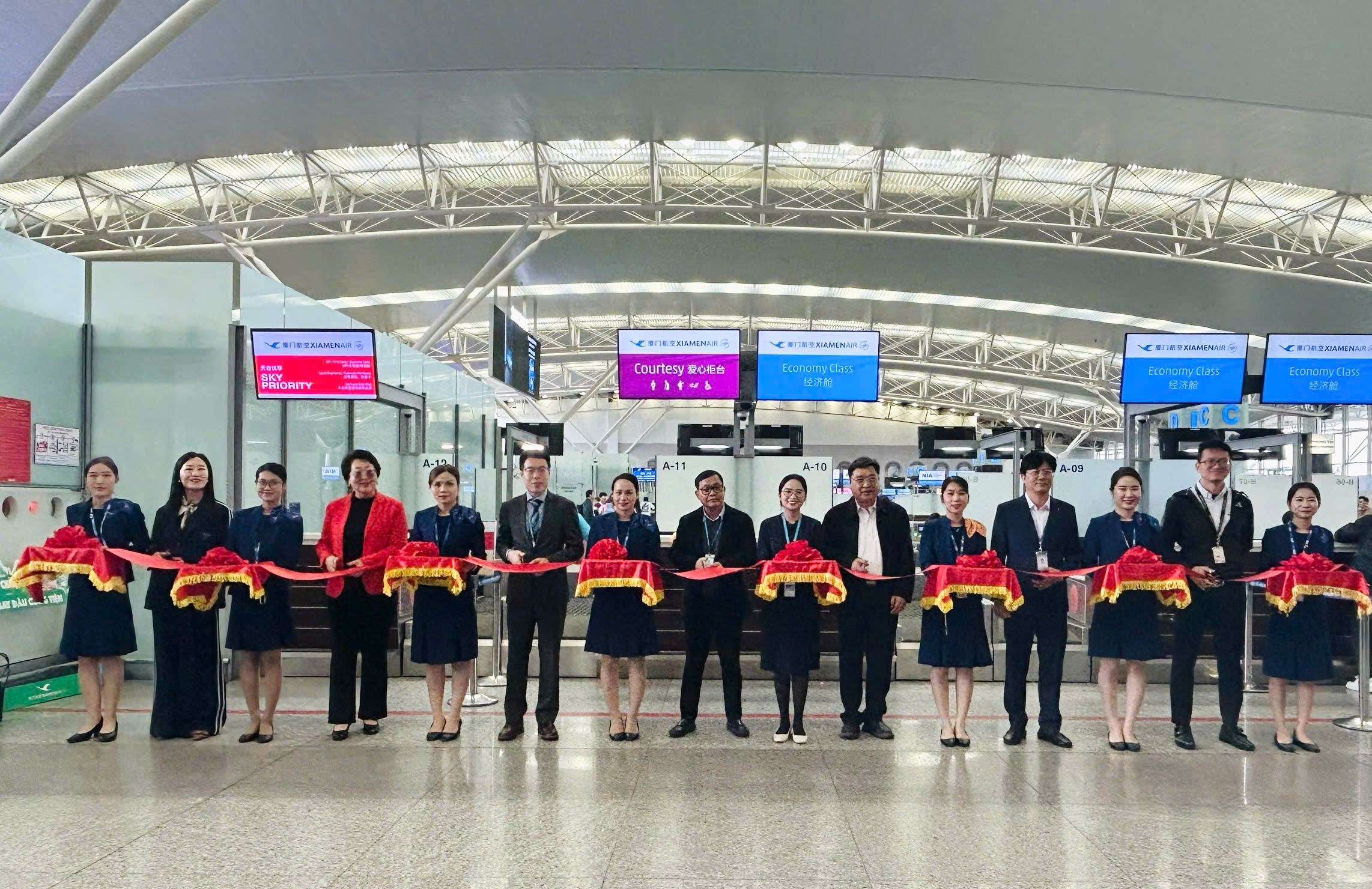 Cảng HKQT Nội Bài chào đón khai trương đường bay Hà Nội - Phúc Châu (4) Cảng HKQT Nội Bài chào đón khai trương đường bay Hà Nội - Phúc Châu (4)
