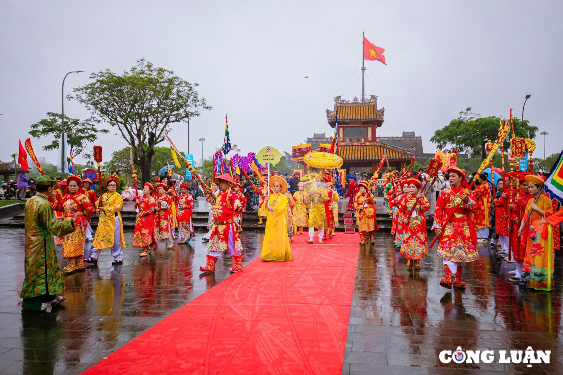 hue net van hoa truyen thong doc dao co tai le hoi dien hue nam hinh 1