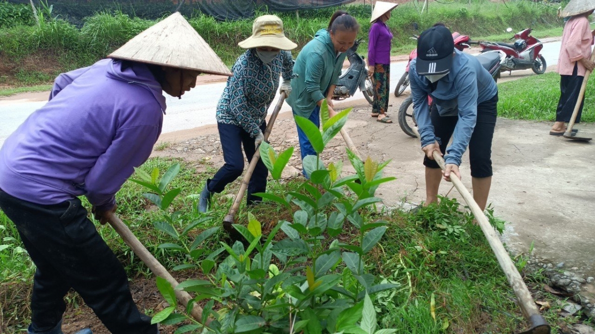 Người cao tuổi tích cực xây dựng bản làng đổi mới