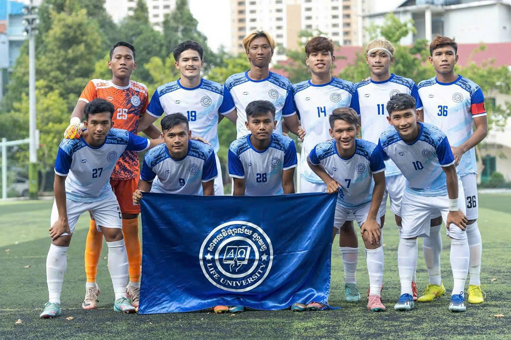 Nhà vô địch sinh viên Campuchia sẵn sàng gây sốc- Ảnh 1. Nhà vô địch sinh viên Campuchia sẵn sàng gây sốc- Ảnh 1.
