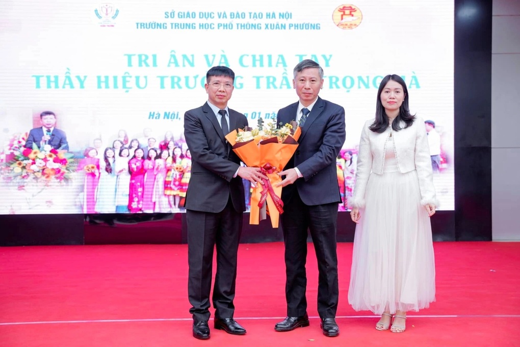Nhiều trường THPT top đầu Hà Nội thay hiệu trưởng - 1 Nhiều trường THPT top đầu Hà Nội thay hiệu trưởng - 1