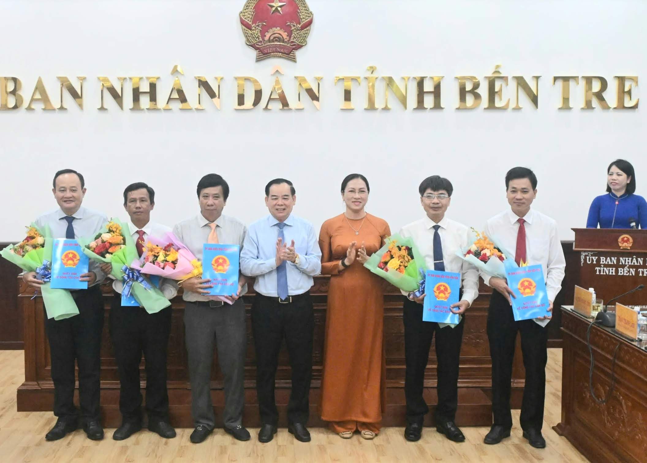 Ông Cao Minh Đức được bổ nhiệm làm Giám đốc Sở Xây dựng Bến Tre- Ảnh 1. Ông Cao Minh Đức được bổ nhiệm làm Giám đốc Sở Xây dựng Bến Tre- Ảnh 1.