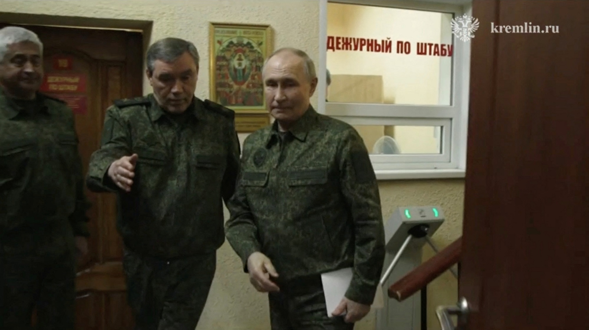 Ông Putin thăm tỉnh Kursk, ra lệnh mới cho quân đội Nga - Ảnh 1.