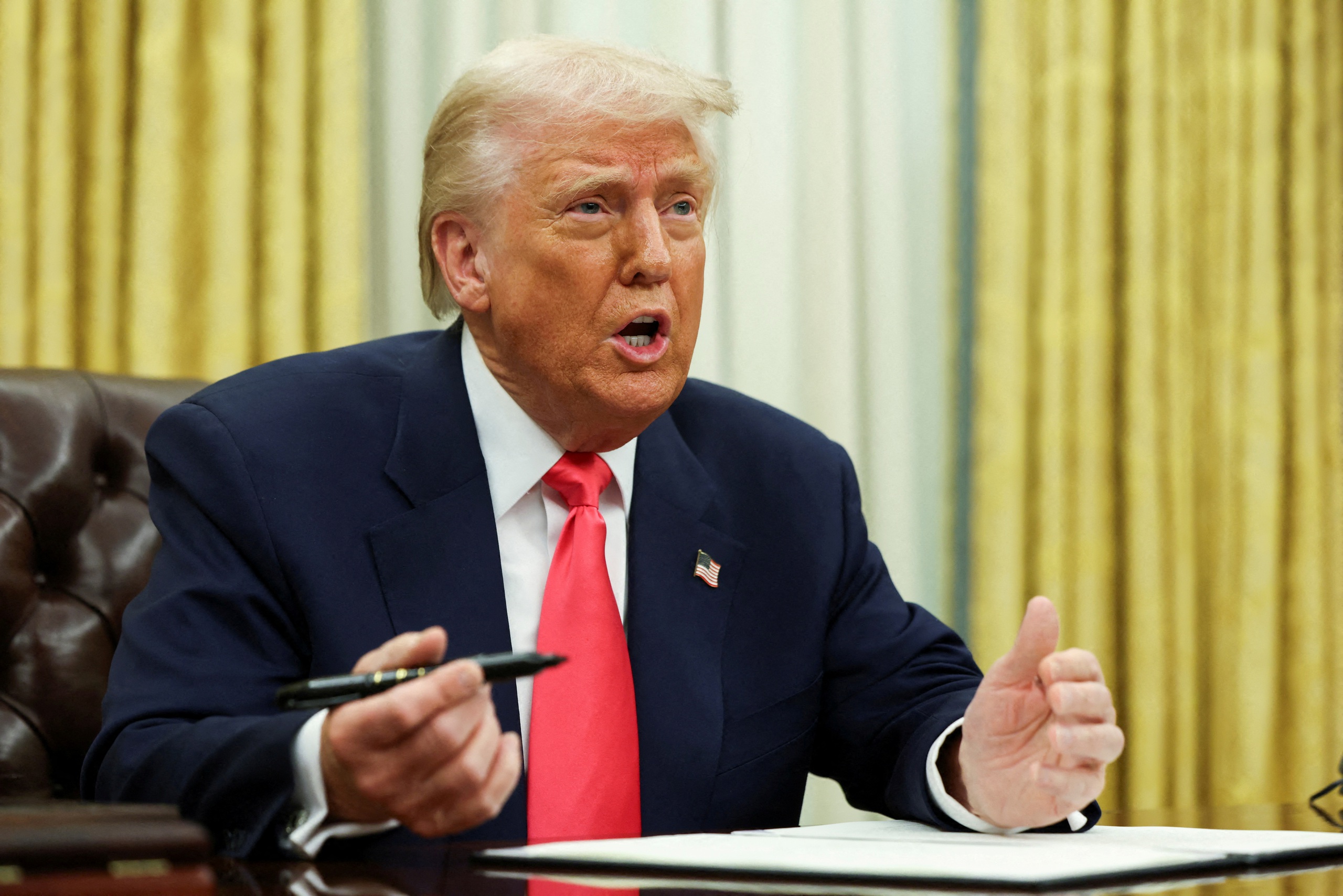 Ông Trump dọa chồng thêm thuế vì EU trả đũa thuế quan - Ảnh 1. Ông Trump dọa chồng thêm thuế vì EU trả đũa thuế quan - Ảnh 1.