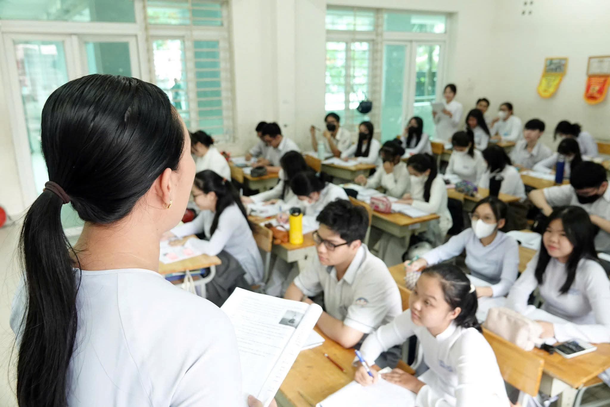 Sẽ phân cấp cho hiệu trưởng quyền tuyển dụng nhà giáo? - Ảnh 1.