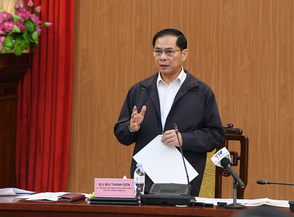 Phó Thủ tướng Bùi Thanh Sơn nêu rõ việc hoàn thành 4 dự án, với tổng chiều dài 257,5km, có ý nghĩa hết sức quan trọng - Ảnh: VGP/Hải Minh