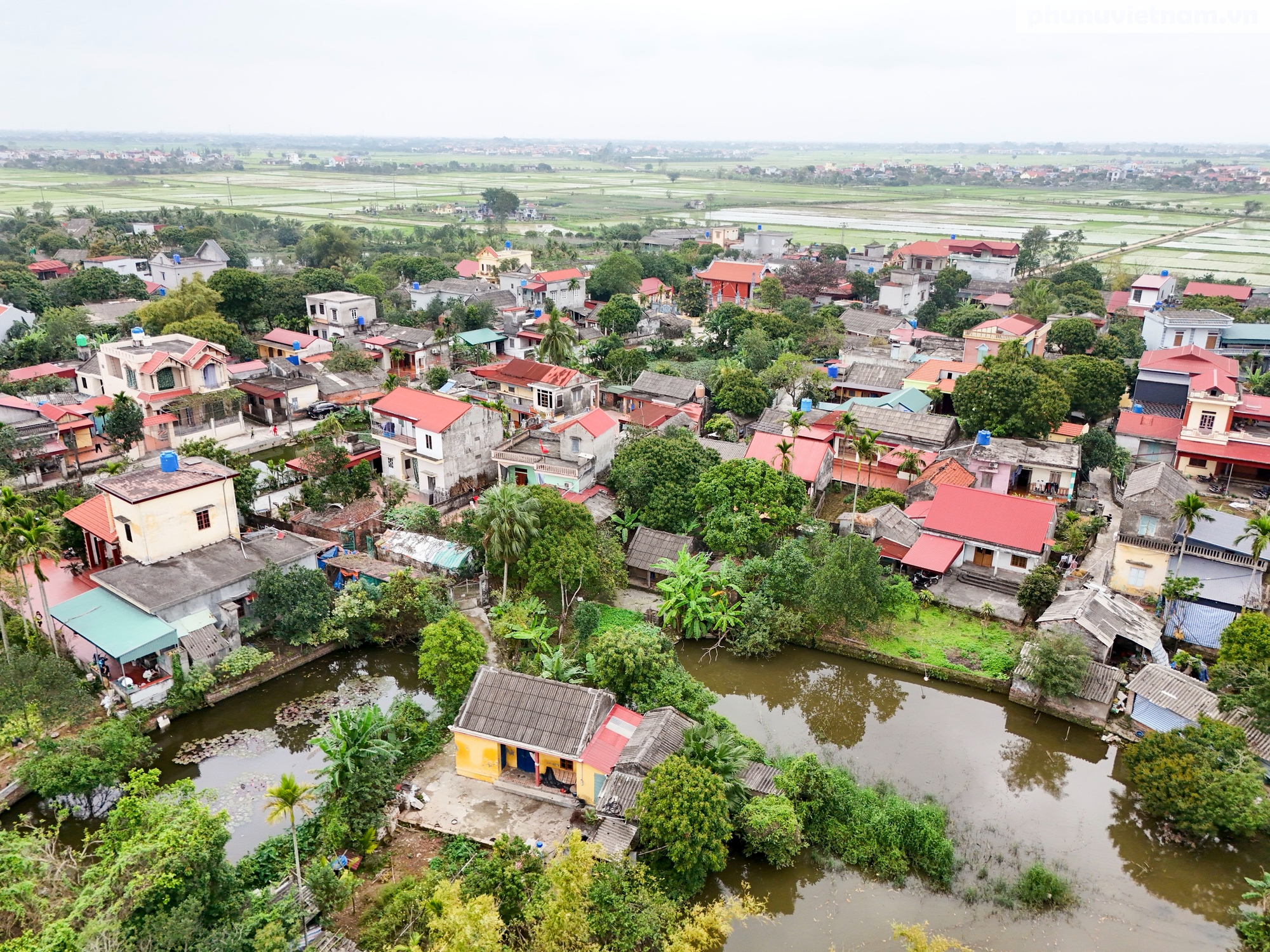 Phụ huynh nông thôn mừng vui trước quyết định miễn toàn bộ học phí cho toàn bộ học sinh công lập- Ảnh 1. Phụ huynh nông thôn mừng vui trước quyết định miễn toàn bộ học phí cho toàn bộ học sinh công lập- Ảnh 1.