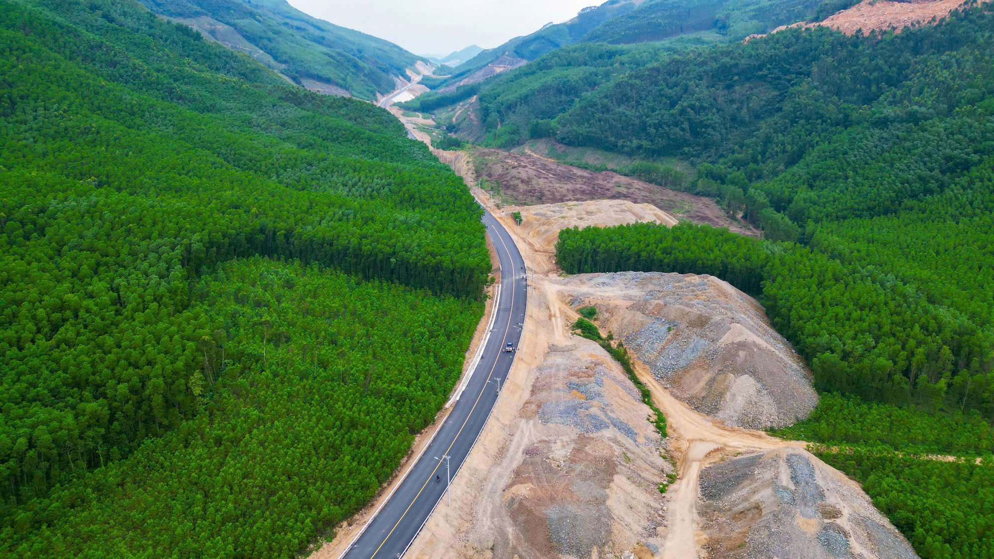 Quản lý, khai thác hiệu quả tuyến đường nghìn tỷ kết nối cảng Quy Nhơn- Ảnh 2.