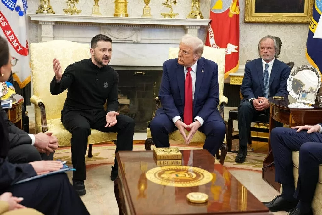 Tổng thống Mỹ Donald Trump và người đồng cấp Ukraine Volodymyr Zelensky trong cuộc gặp gỡ các phóng viên tại Phòng Bầu dục ở Nhà Trắng, ngày 28/2. (Nguồn: The New York Times)